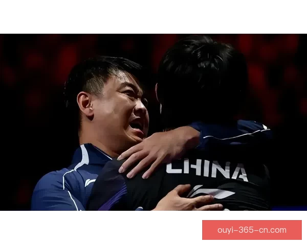 刘国正妻子看王楚钦比赛泪洒现场 累到双手撑地感动不已